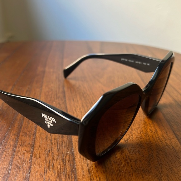 Irregular frame style, great quality and perfect for oval and round faces. - Picture 6 of 6